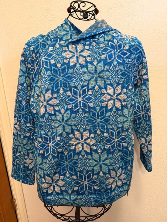 Talbots Tops - ❄️❄️❄️BOGOHO❄️❄️❄️Talbots Blue Snowflake Pattern Pullover Hoodie-Large